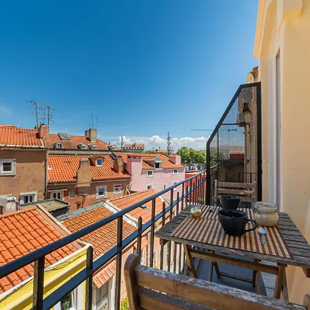 Apartament Bright Duplex With Stunning Bridge Views In The History Area Lizbona