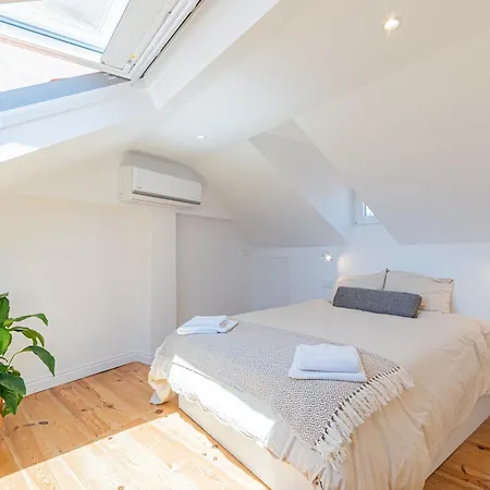 Bright Duplex With Stunning Bridge Views In The History Area